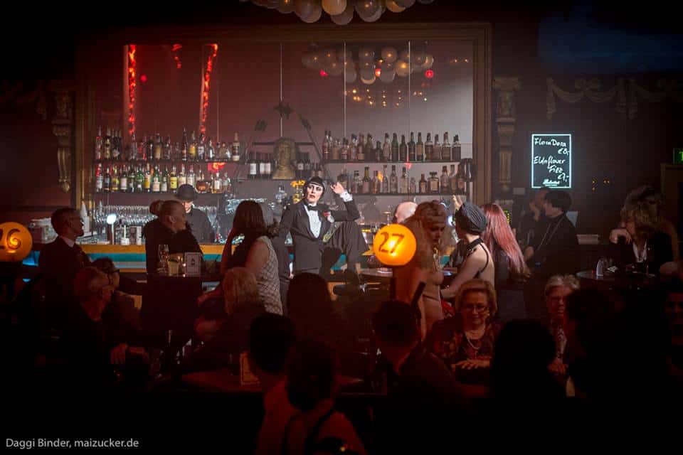berlin-loves-you-kabarett-der-namenlosen-daggi-binder-bar
