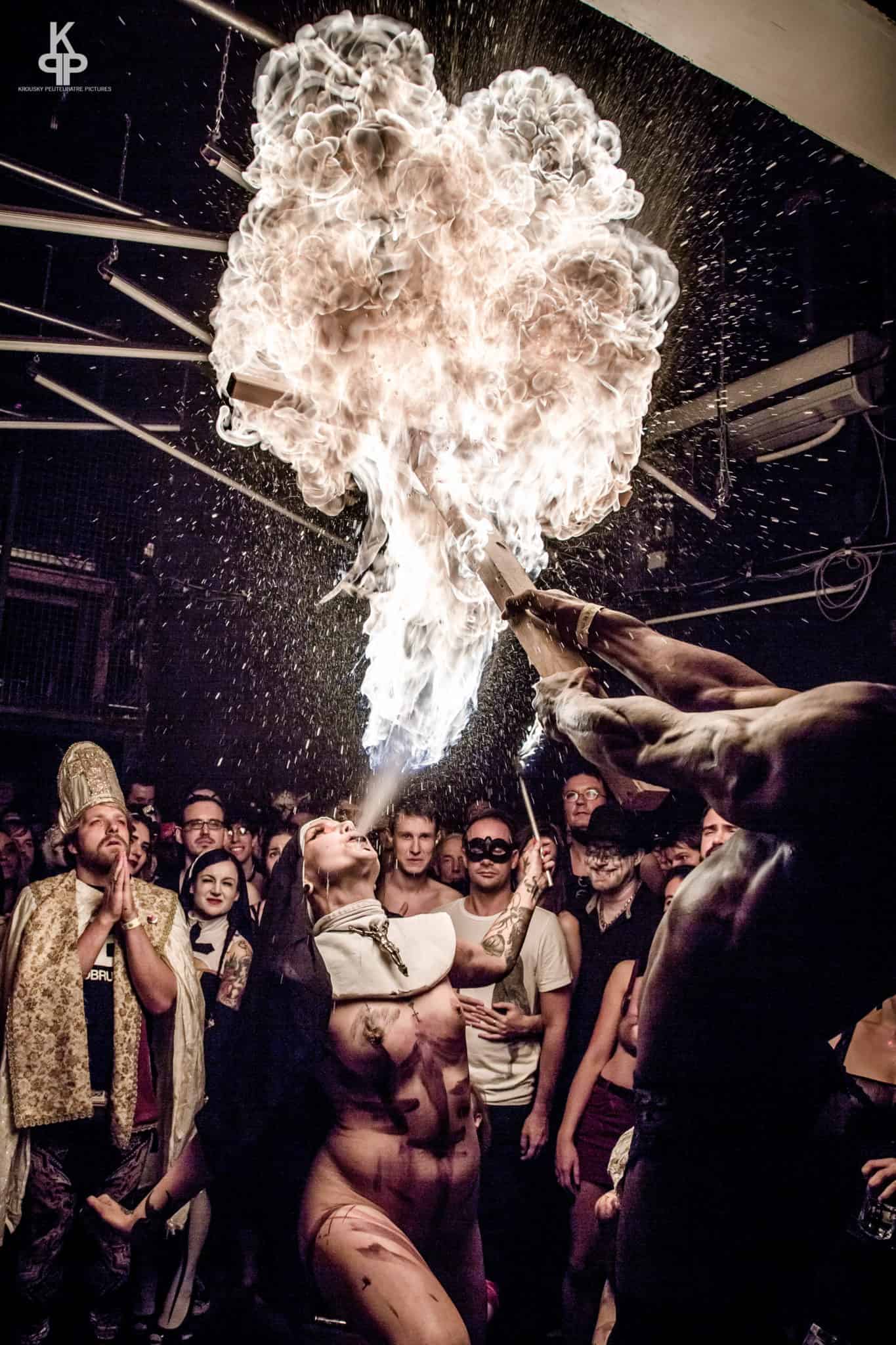 BERLIN LOVES YOU House of Red Doors Evilyn Frantic